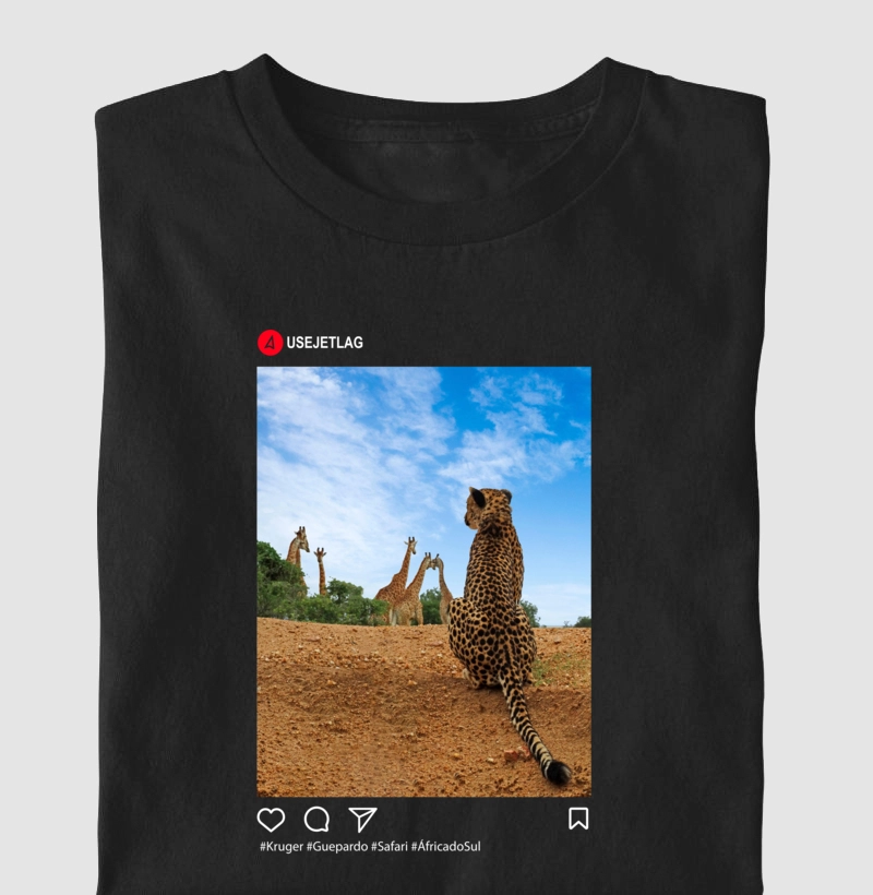 Guepardo olhando girafas no Instagram