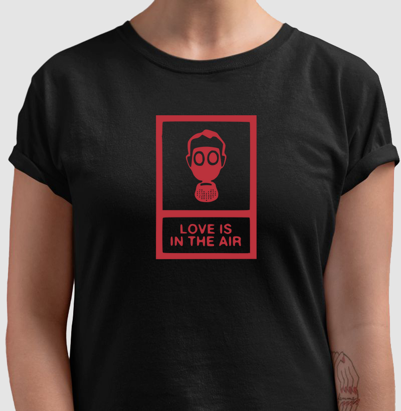 Camiseta Love Is In The Air
