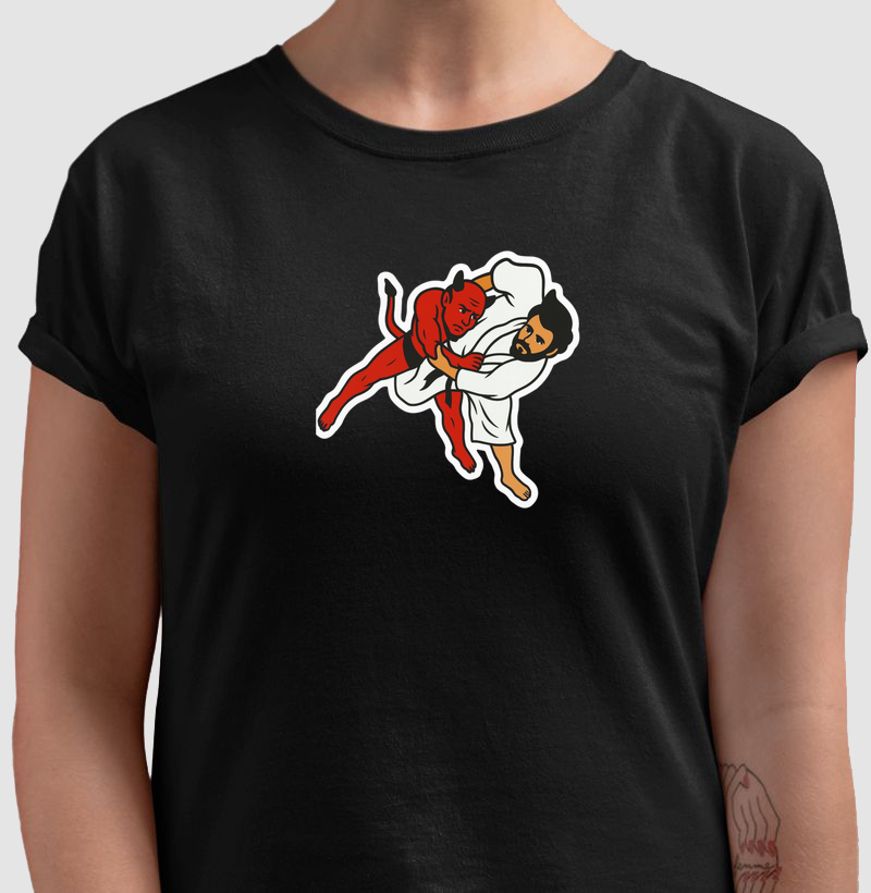 Camiseta "Jesus derrubando Satanás"