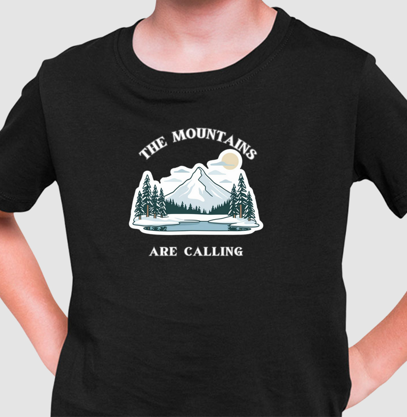 Camiseta Infantil The Mountains Are Calling