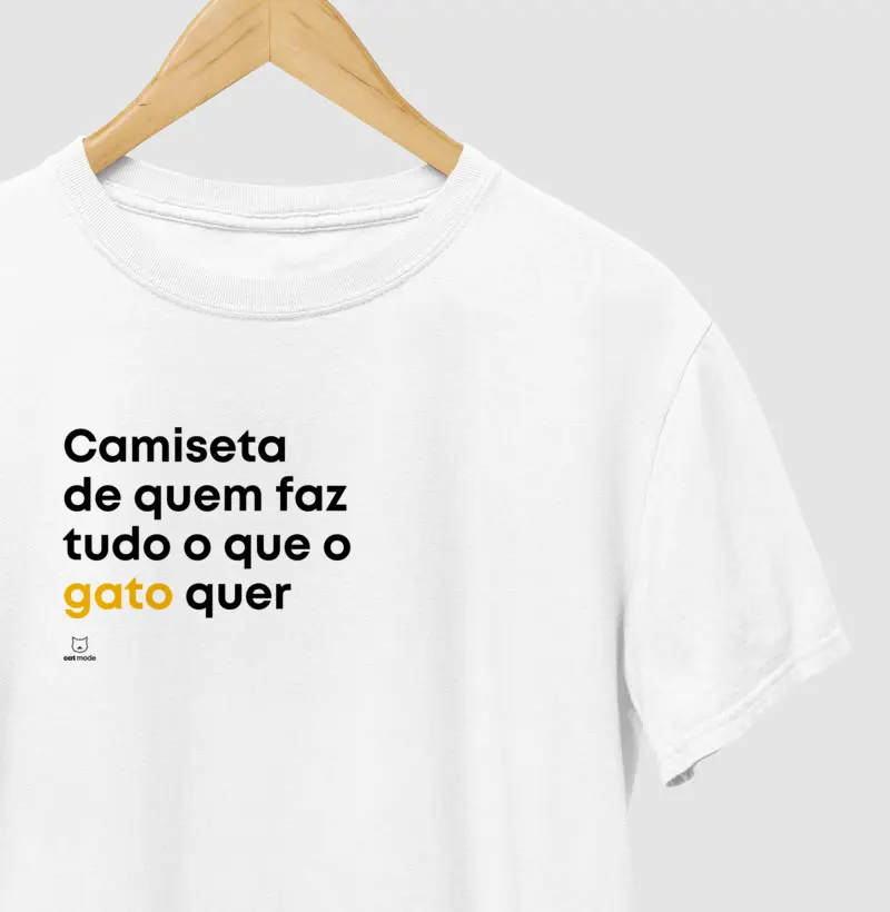 Camiseta de quem faz tudo o que o gato quer