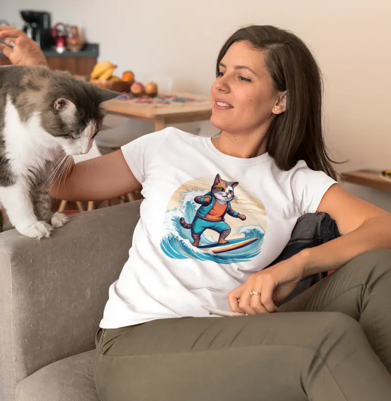 Gato Surfista | Camiseta de Malha Pet Atleta | Estampa Surf | Moda Esportiva e Divertida