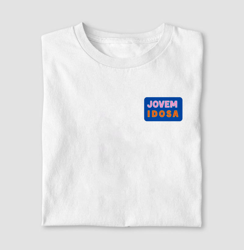 Camiseta Jovem Idosa Crachá