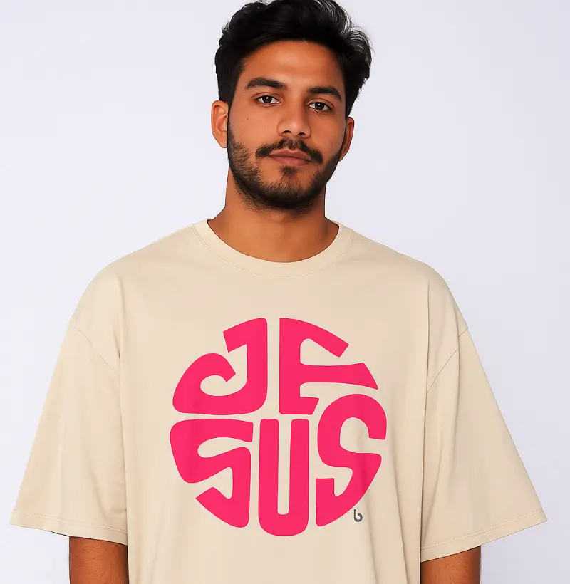 CAMISETA "JESUS": O NOME QUE SALVA, ESTAMPADO NO SEU CORAÇÃO E NO SEU ESTILO!