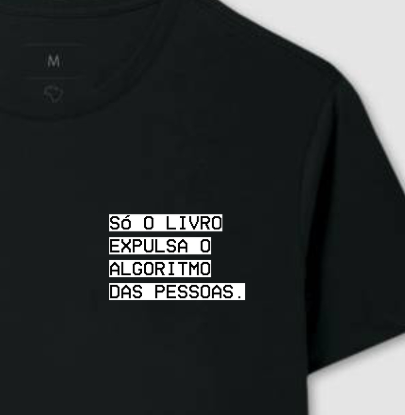 Camiseta - Só o livro expulsa o algoritmo