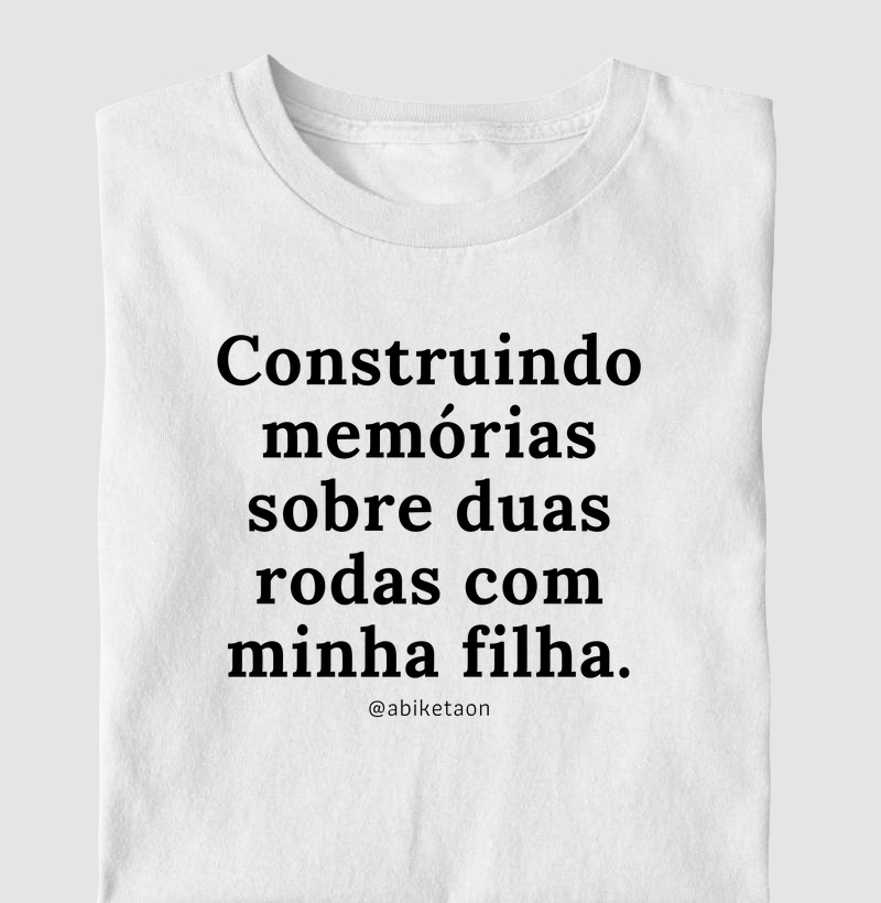 Construindo memórias sobre duas rodas com minha filha.