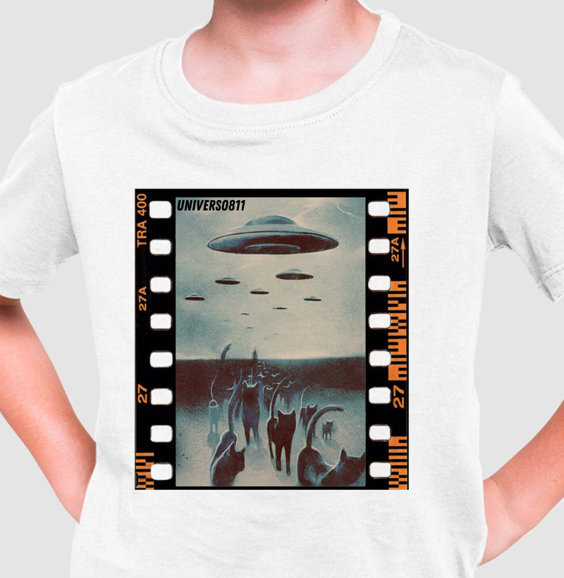 CAMISETA INFANTIL - GATOS NA NAVE