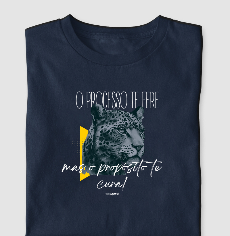 Camiseta "O processo te fere, mas o propósito te cura"