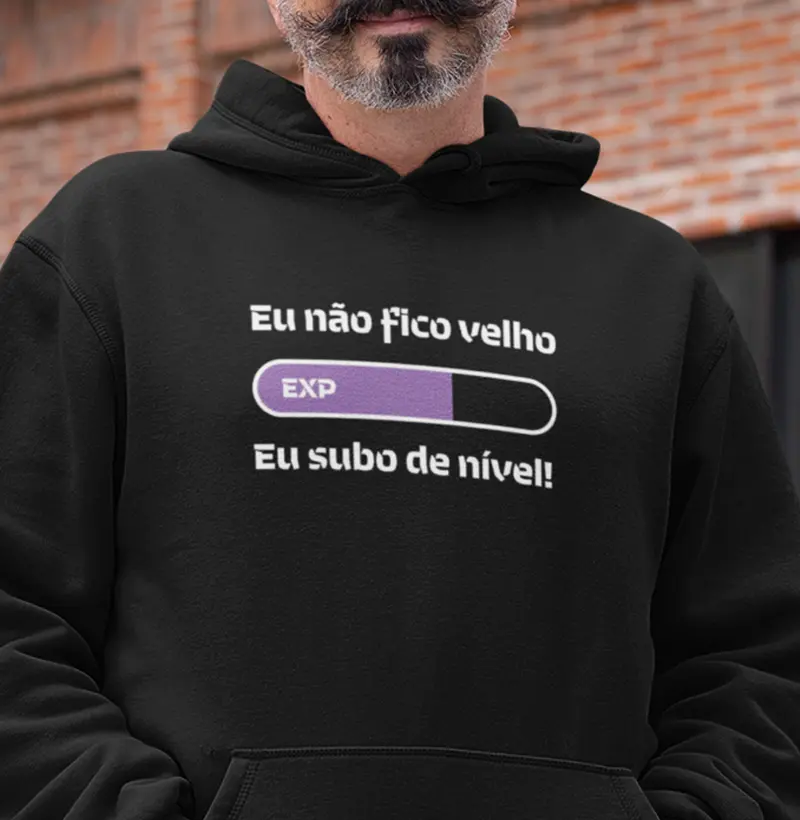 Eu não fico velho eu subo de nível