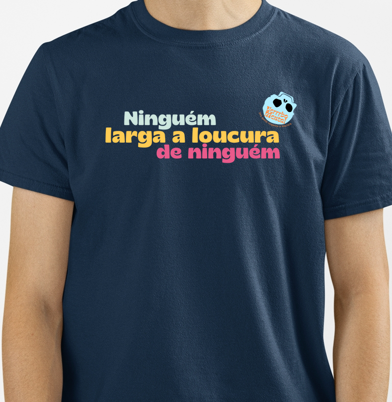 Camiseta Ninguém larga a loucura de ninguém