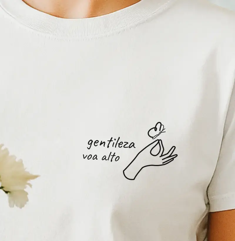 Camiseta Line Art “Gentileza Voa Alto” – Estampa Minimalista Unissex Algodão Premium