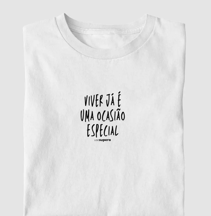 Camiseta "Viver já é uma ocasião especial"