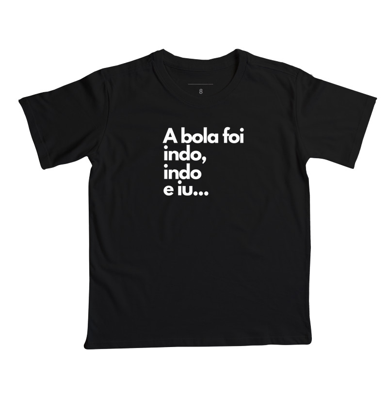 A bola foi indo, indo e iu...
