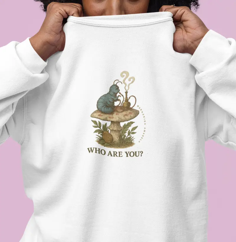Suéter Who Are You — Alice in Wonderland