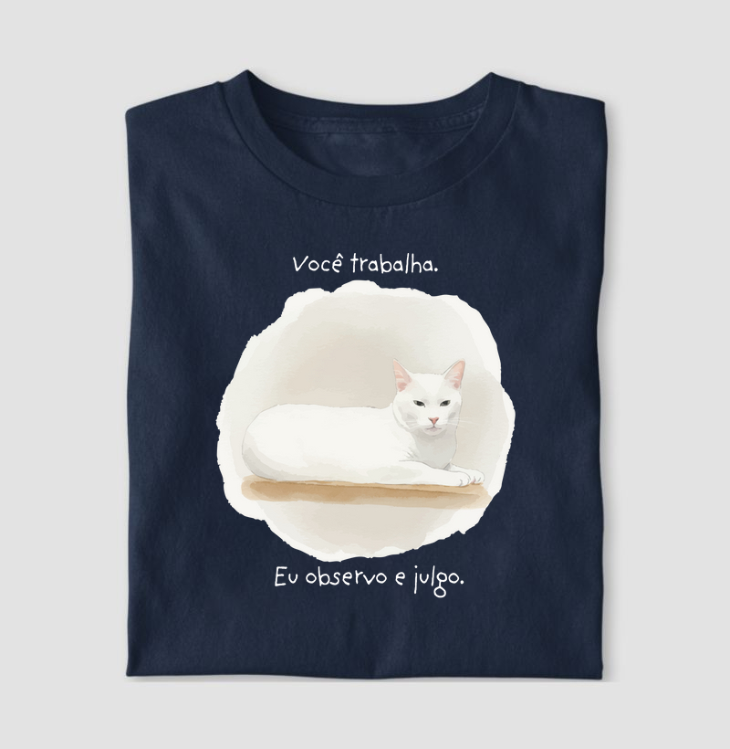 Camiseta Você trabalha. Eu observo e julgo.
