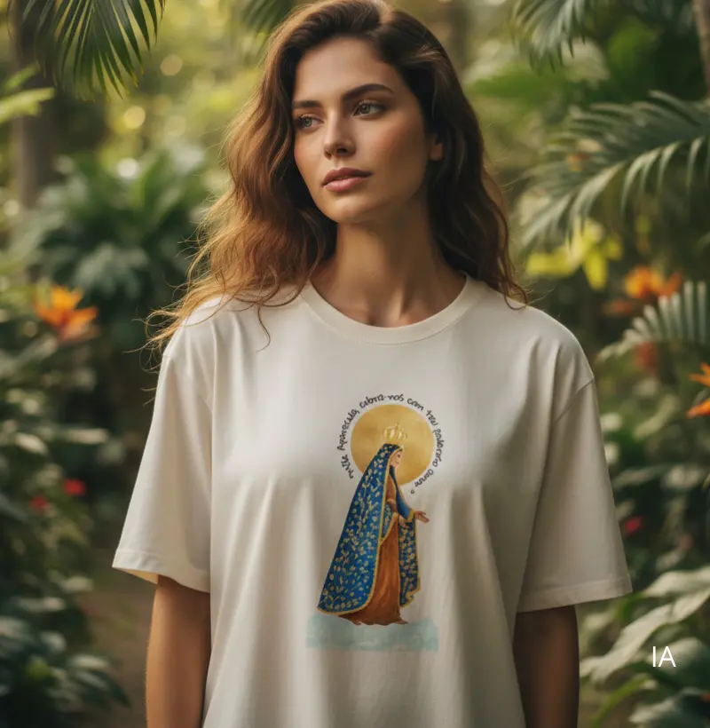 Mãe Aparecida, cubra-nos com teu poderoso amor