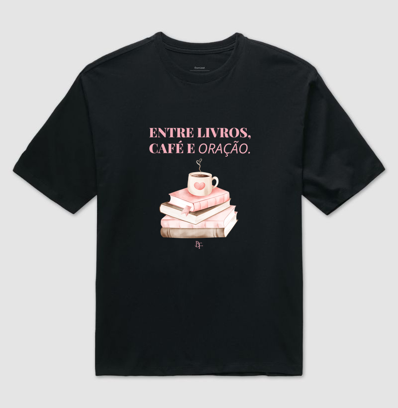 Entre livros, café e oração