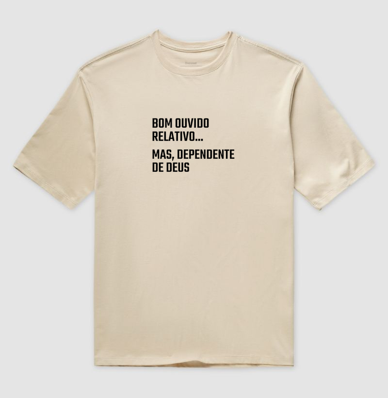 Camisa "Bom ouvido relativo, mas dependente de Deus"