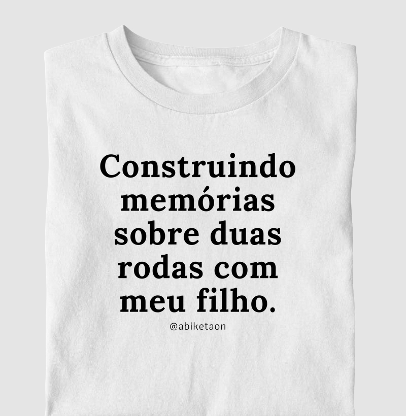 Construindo memórias sobre duas rodas com meu filho.