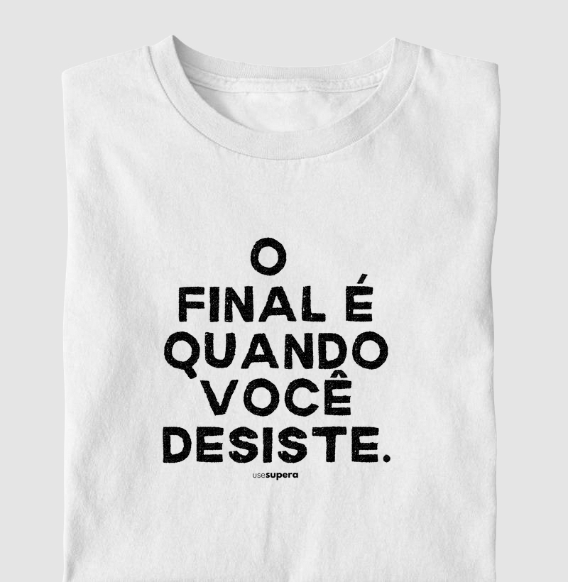 Camiseta "O final é quando você desiste" - preto e branco