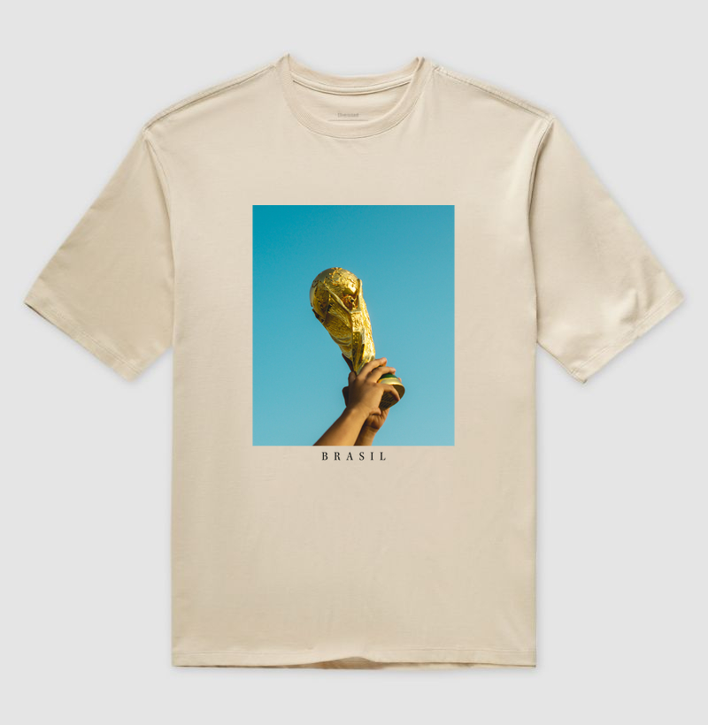 Camiseta Oversized "A Taça do Mundo é Nossa"