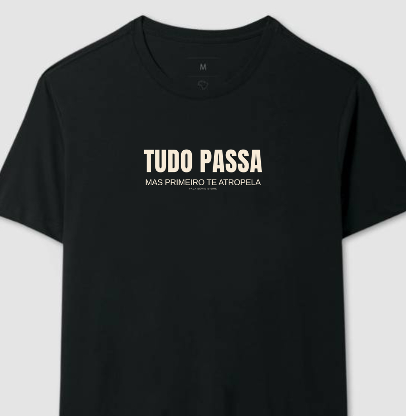 Camiseta Tudo passa, mas primeiro te atropela – Fala Sério Store