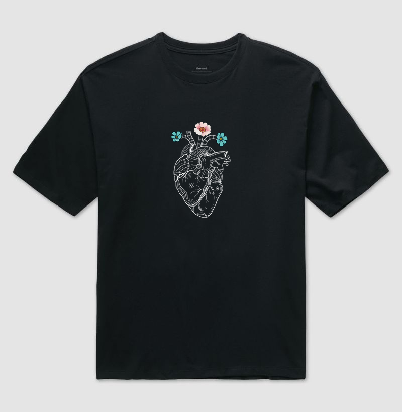 Camiseta Oversized - Coração com Flores