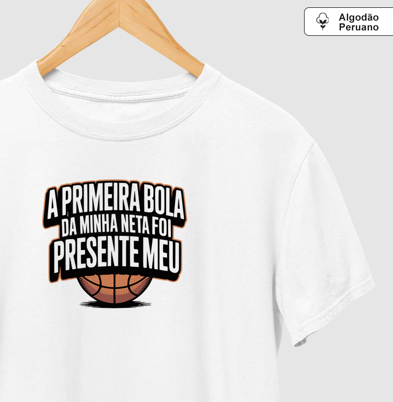 Primeira bola da minha neta