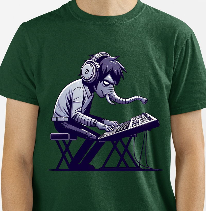 Camiseta com Estampa de Elefante Tocando Teclado