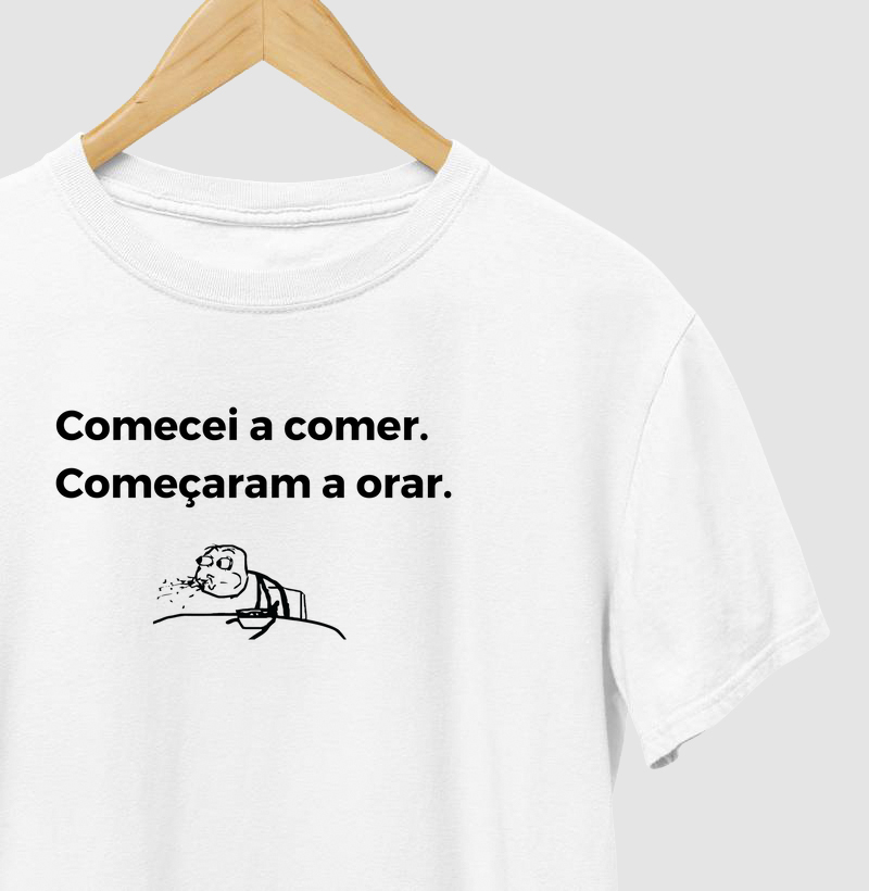 Comecei a comer. Começaram a orar.