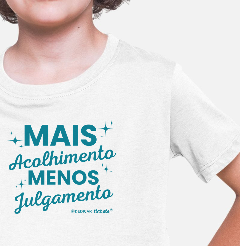 Camiseta Infantil 100% Algodão "Mais Acolhimento, Menos Julgamento" - Tia Bete Veste e Rede Dedicar