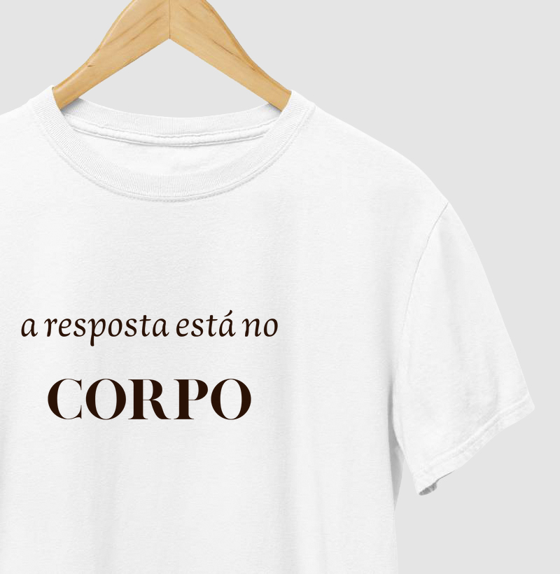 Camiseta a resposta está no corpo