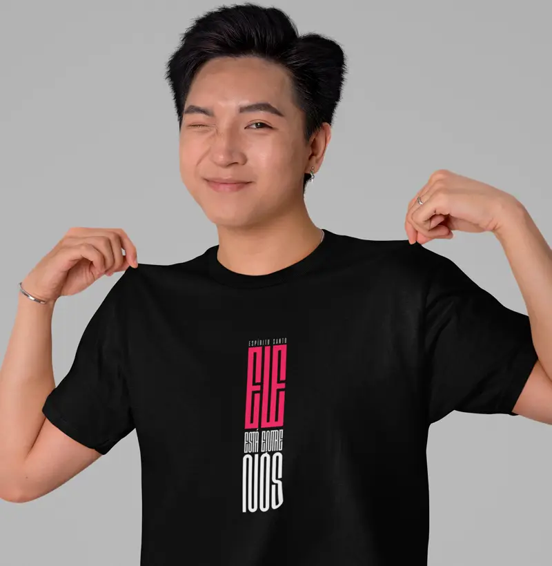 Camiseta Ele está entre Nós 