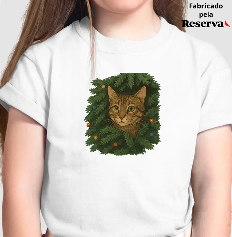 Gato Escondido na Árvore