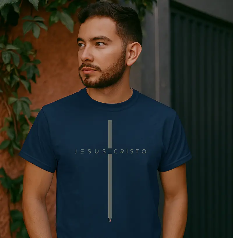 CAMISETA "CRUZ-PALAVRA": ONDE O VERBO SE FEZ ARTE E A SALVAÇÃO VIROU ESTILO!