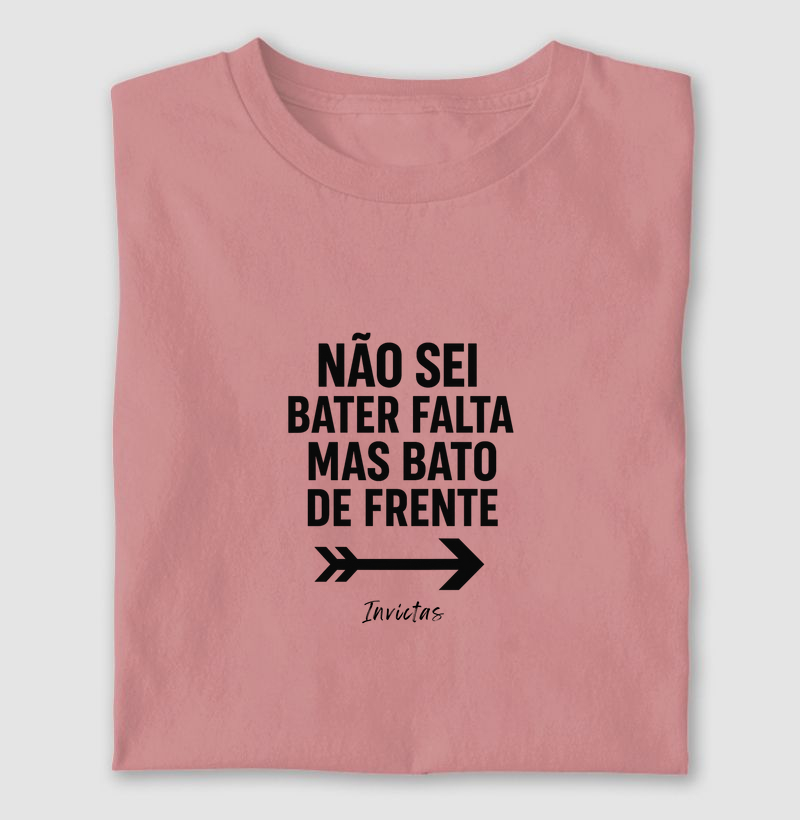 Camiseta Algodão Penteado - Não sei bater falta mas bato de frente.