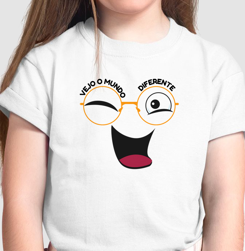 Camiseta Infantil Vejo o Mundo Diferente