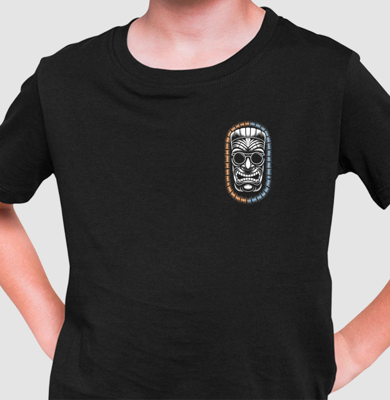 Camiseta "Máscara Tiki" - Vibe Surf Minimalista