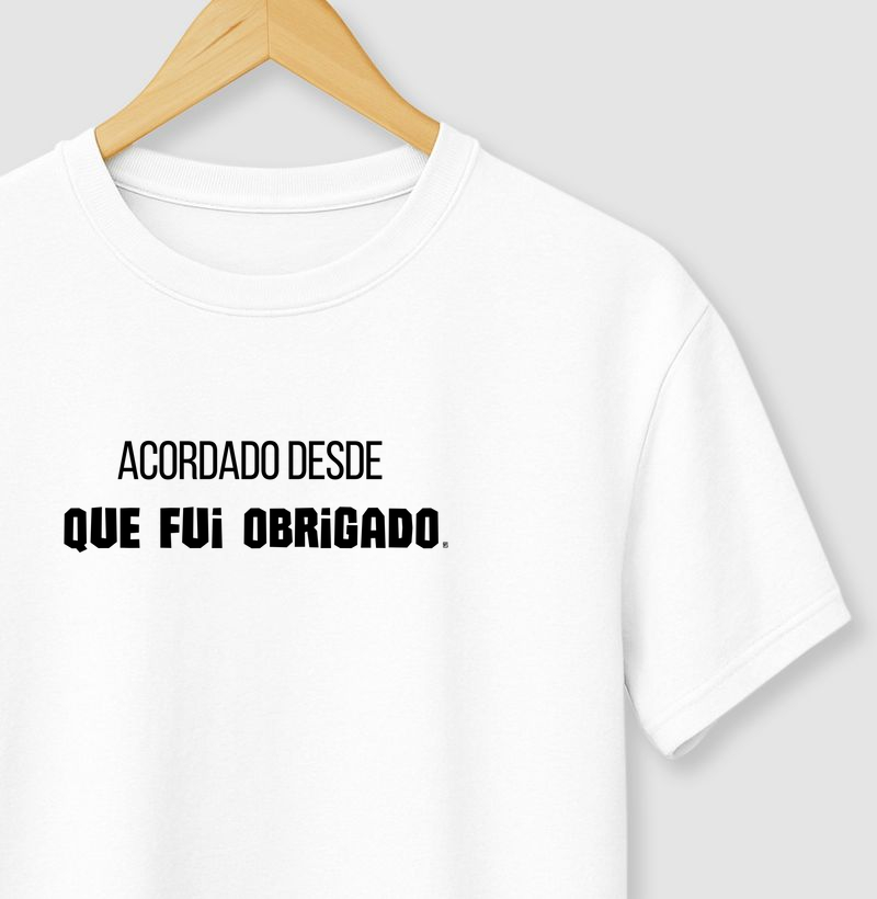 Camiseta Acordado desde que fui obrigado minimalista