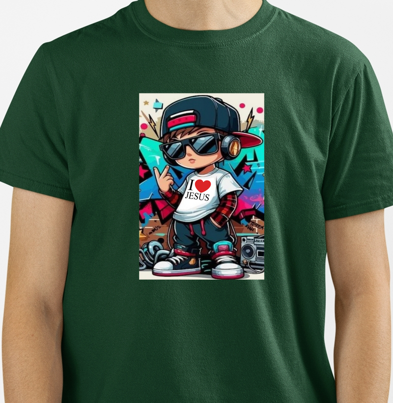 Garoto com boné e camiseta I Love JESUS
