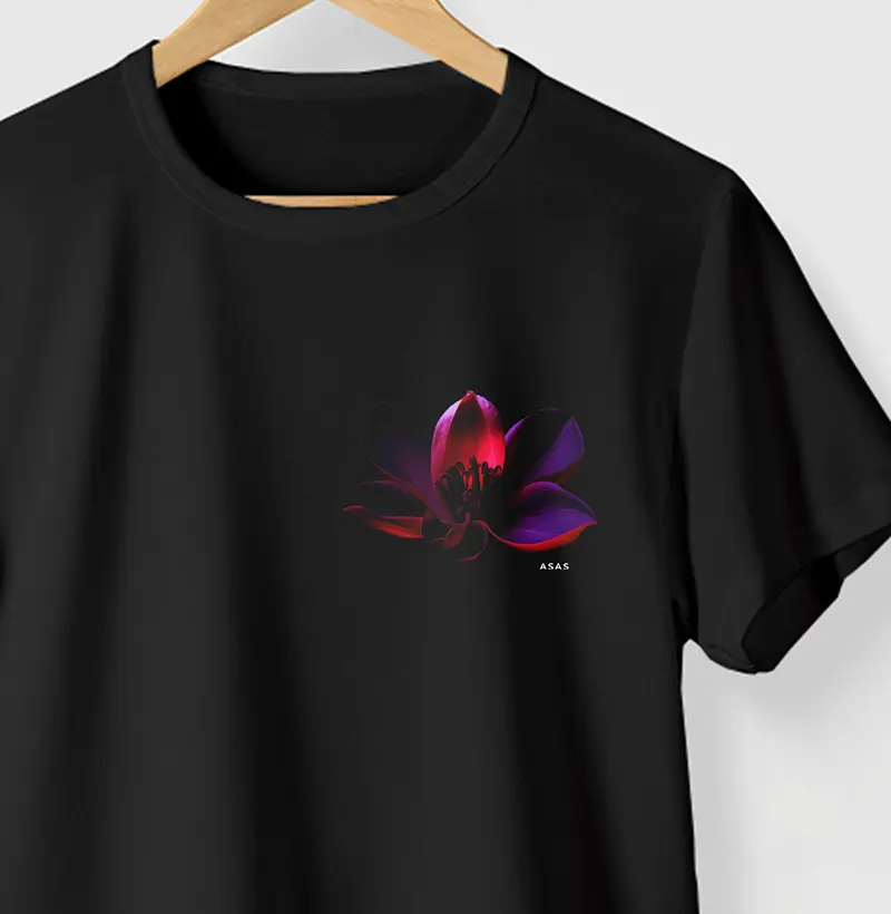 Camiseta RED FLOWER - PRETA - (100% Algodão)