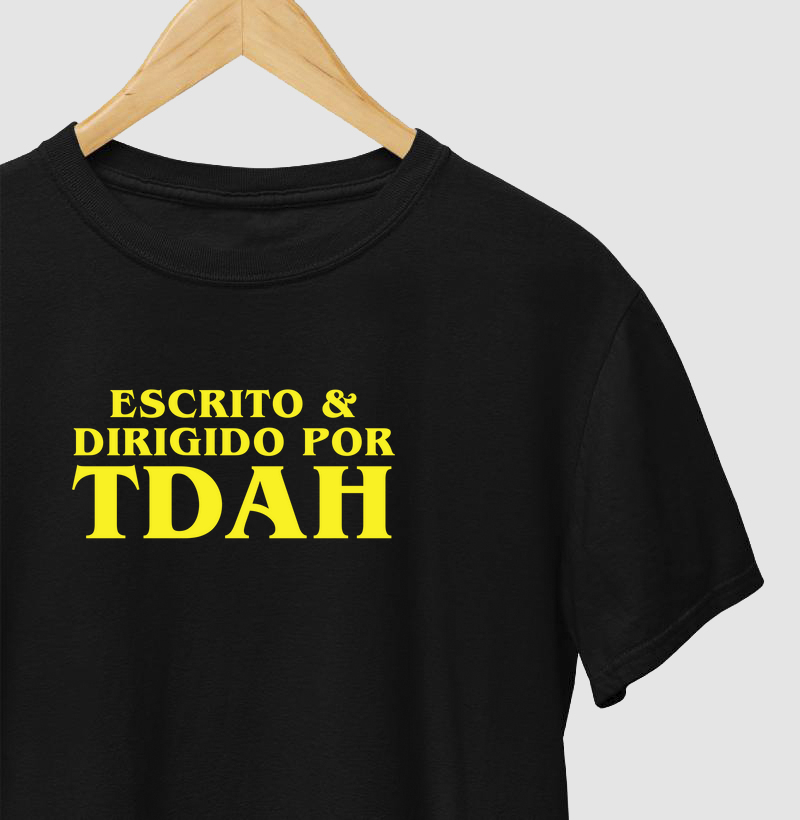 Escrito e Dirigido por TDAH [estilizado Quentin Tarantino]