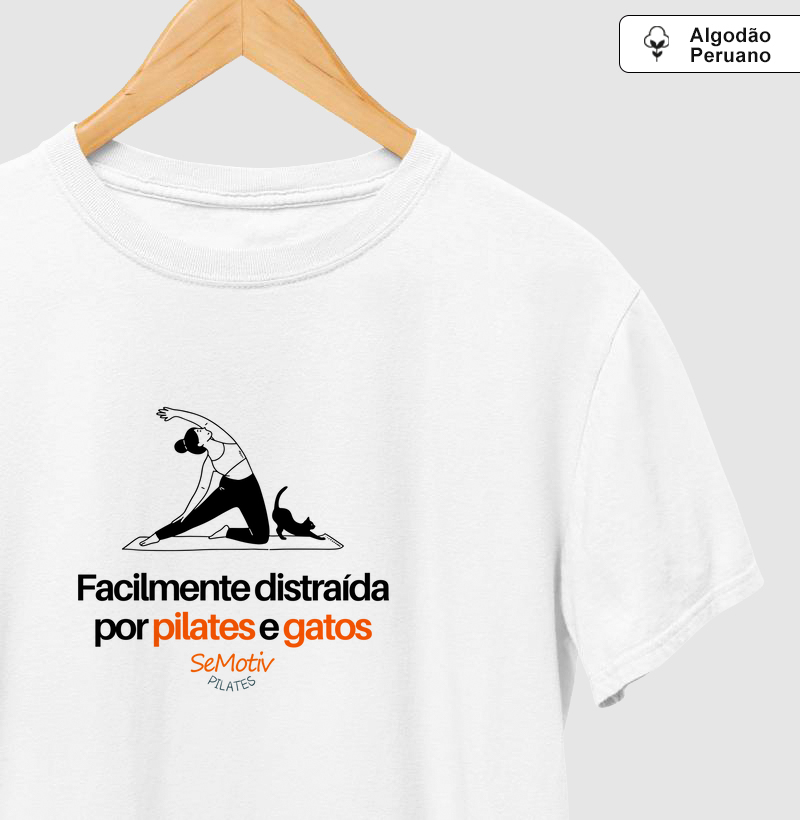 Facilmente distraída por pilates e gatos