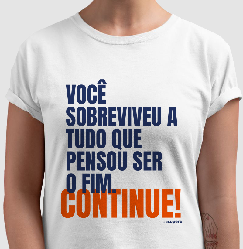Camiseta "Você sobreviveu a tudo que pensou ser fim. Continue"