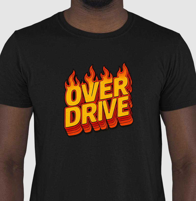 Camiseta Overdrive - Letras em Chamas Estilo Rock Retrô