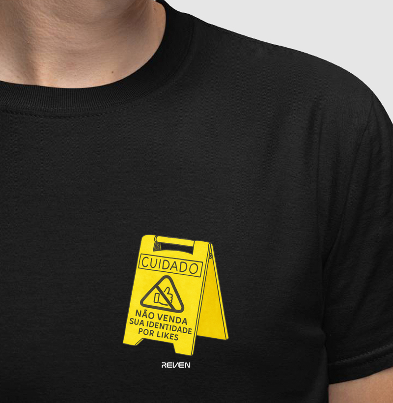 Camiseta Não Venda sua Identidade por Likes