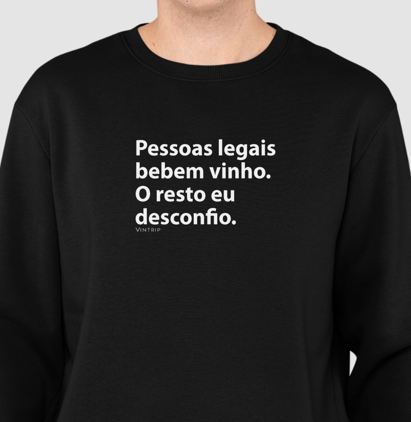 Pessoas legais bebem vinho