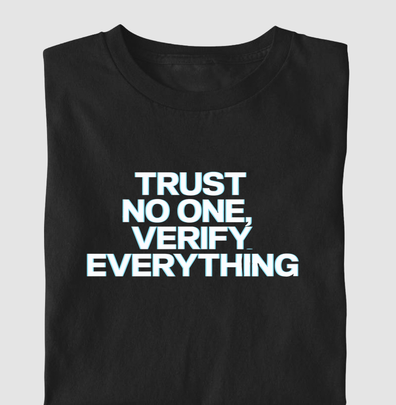 Camiseta Trust No One (CYB)
