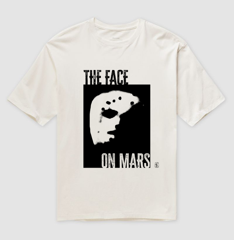 Camiseta Oversized "The Face on Mars"