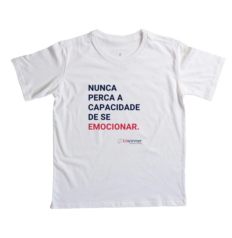 Camiseta Infantil Nunca Perca a Capacidade de se Emocionar